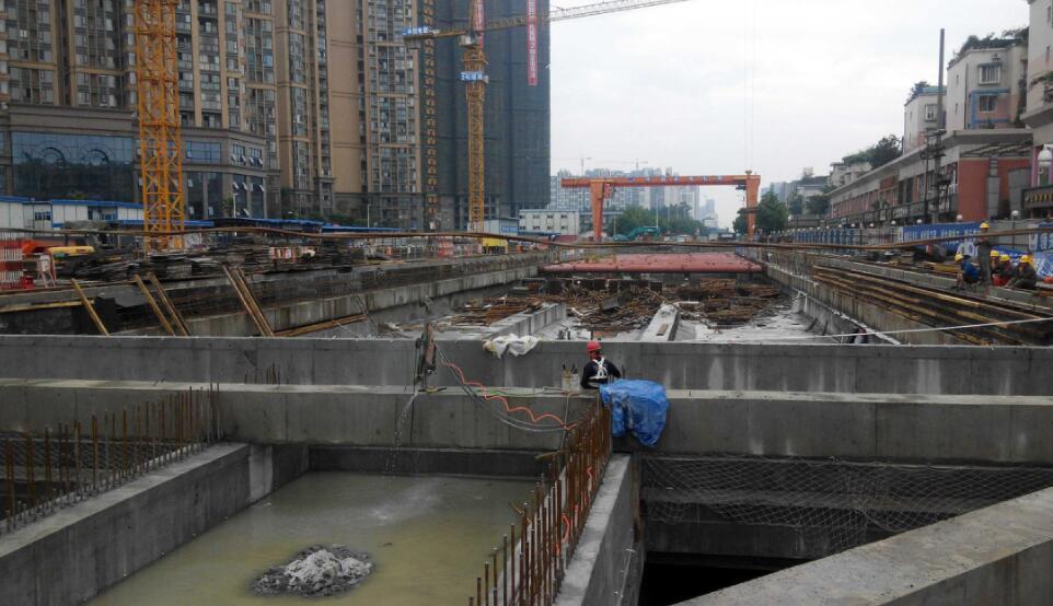 成都地鐵3號(hào)線支撐梁切割拆除